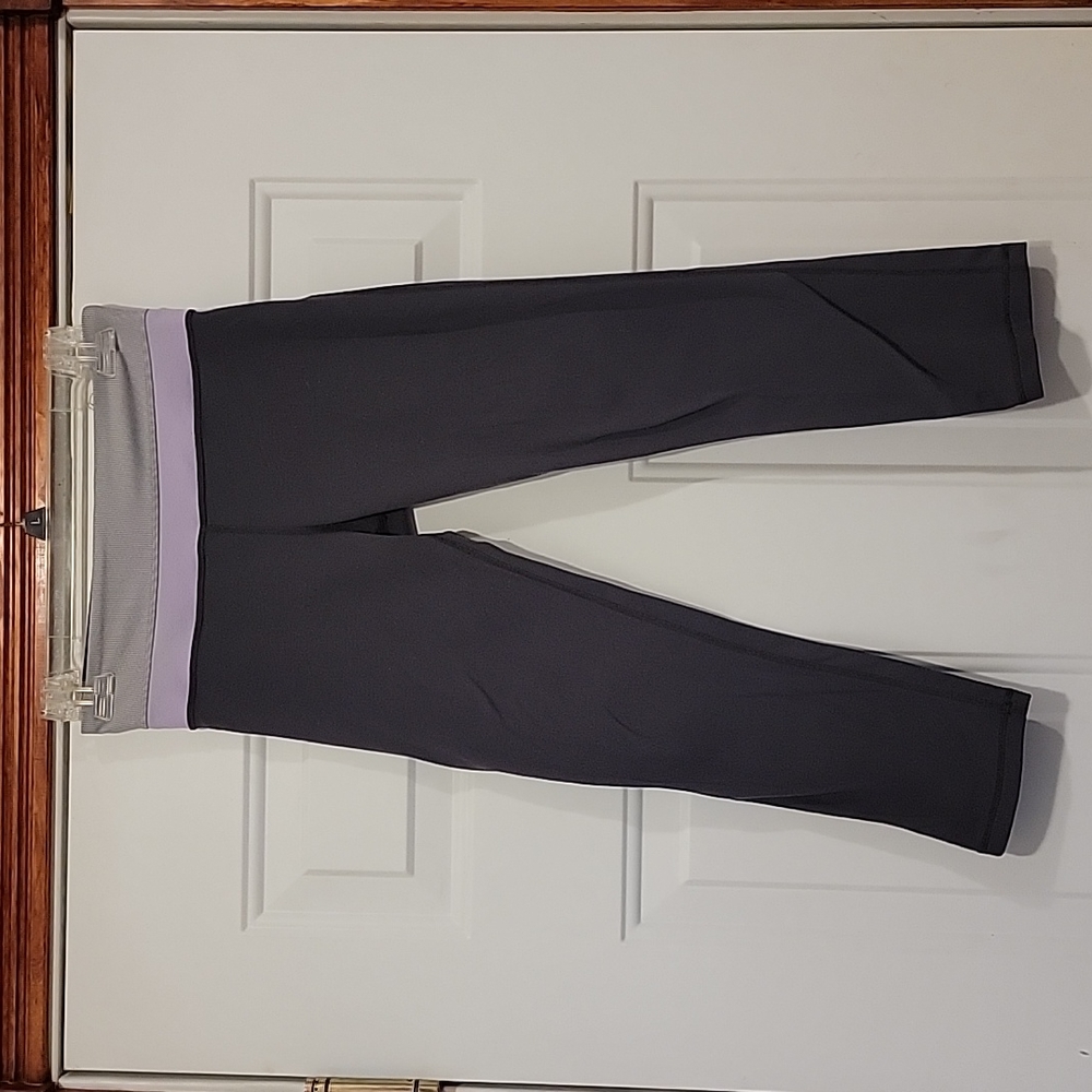 Lululemon Inspire Crop 21" Pant Black/Purple Size 4